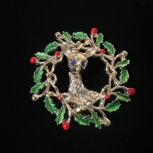 Christmas Reindeer Wreath Brooch Pin Blue Eyes Red Holly Berries Enamel Goldtone
